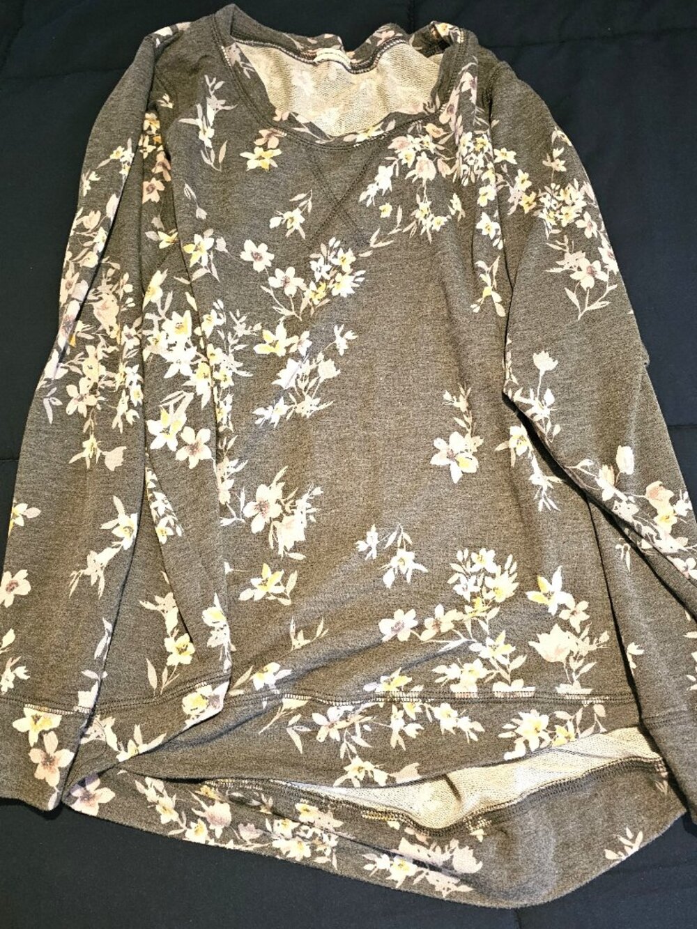 Grey floral long sleeve by Freeloader, sz M/L